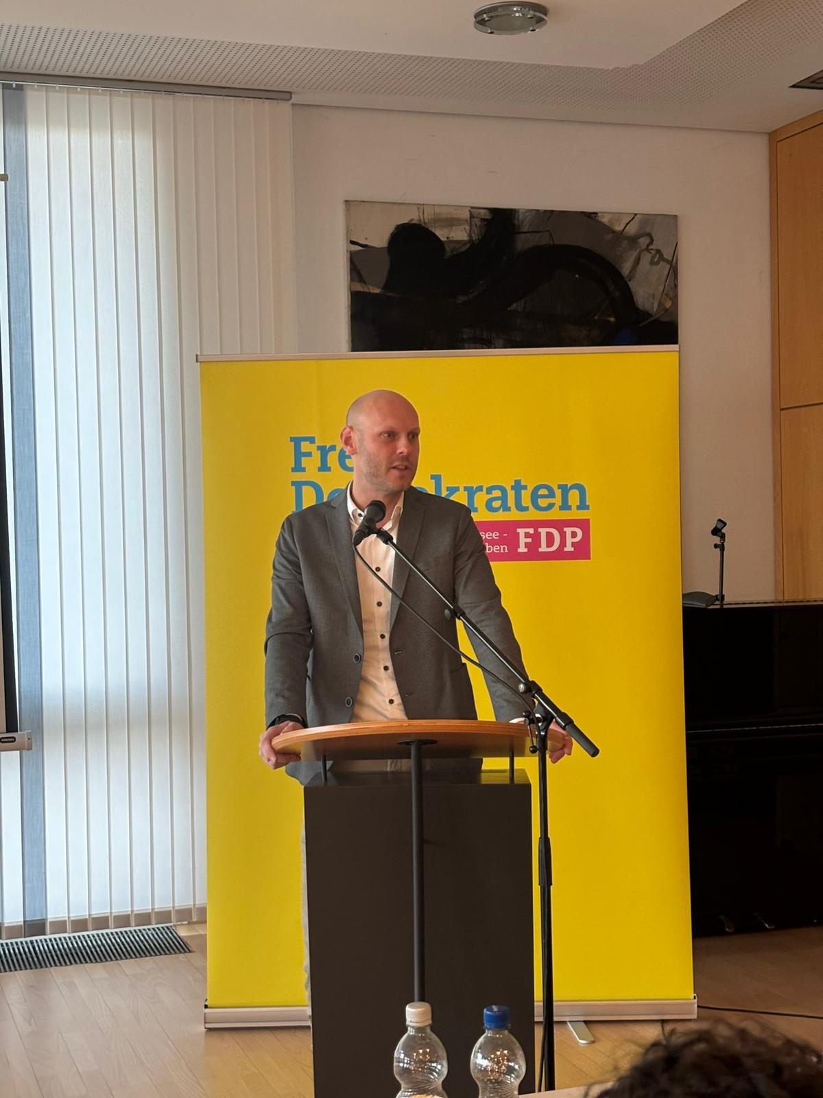 Derscheid am Rednerpult während seiner Rede